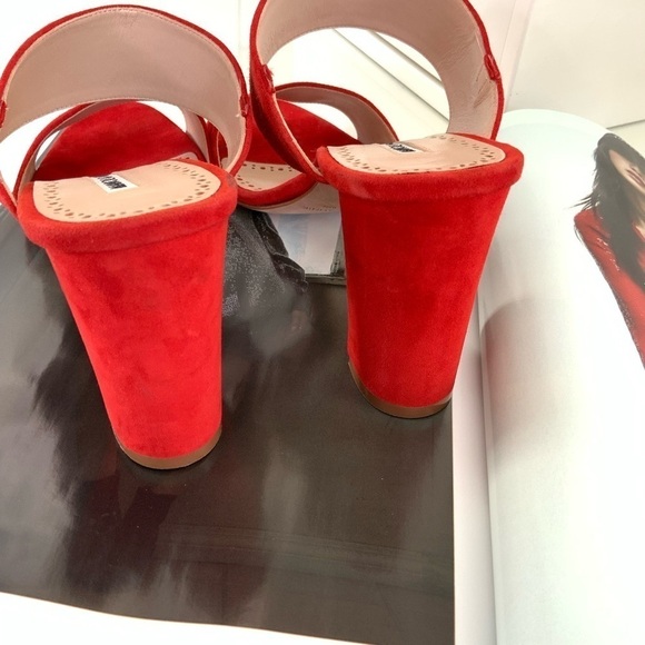 MANOLO BLAHNIK Khan Suede Block-Heel Sandals - Picture 5 of 9